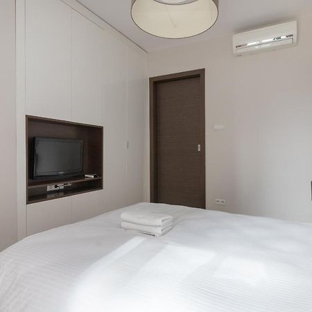 Grzybowska Platinum Apartment Tower A Warsaw Exterior photo